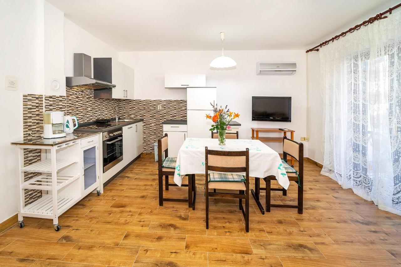 קרק Apartments Jurina מראה חיצוני תמונה