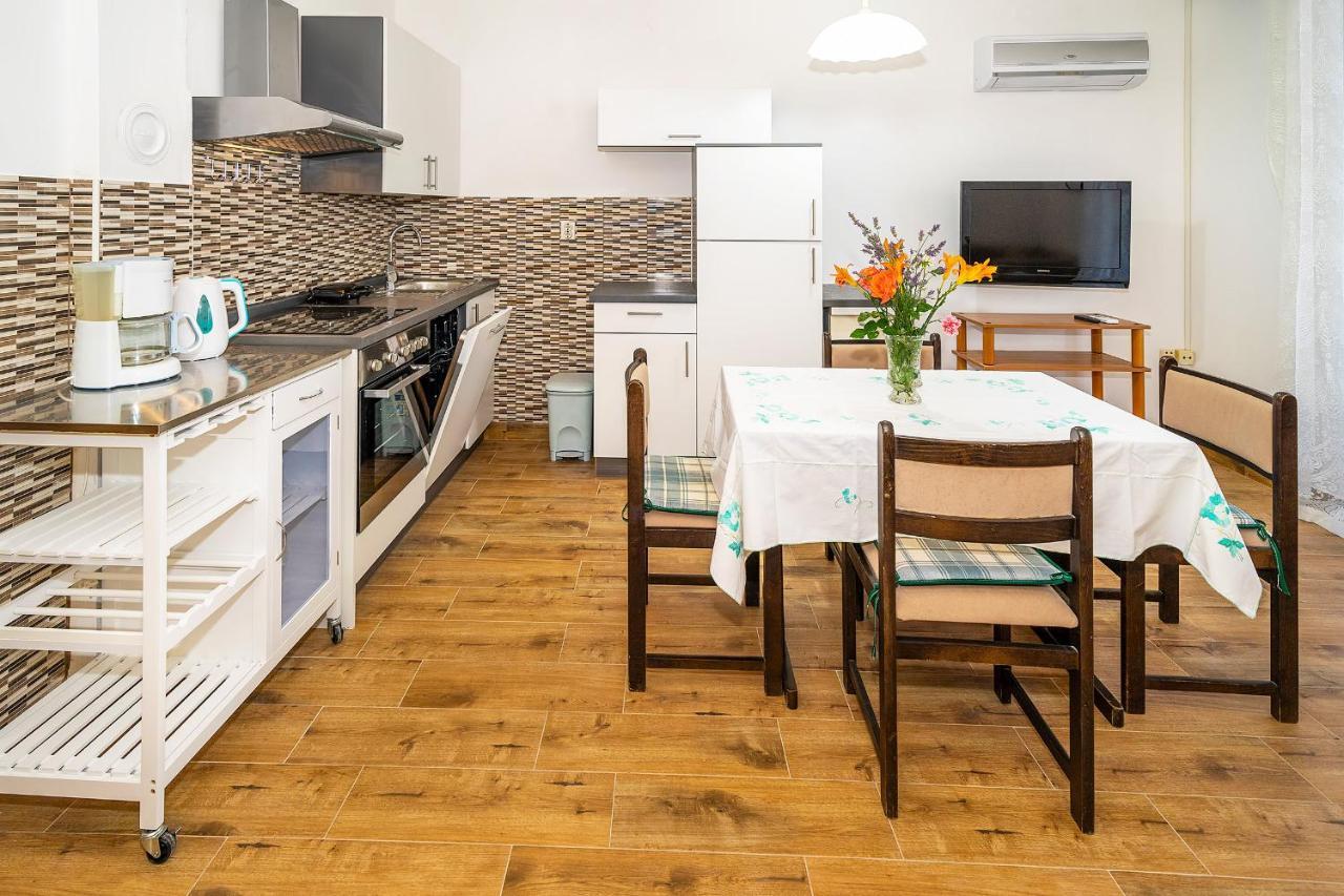 קרק Apartments Jurina מראה חיצוני תמונה